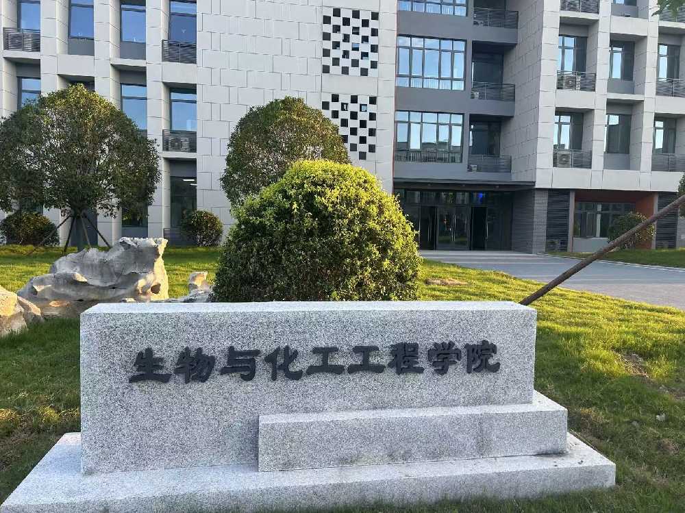 武侯区扬州职业大学体育场高杆灯项目